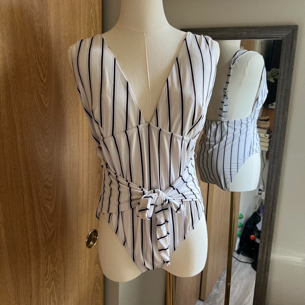 Chic V-Neck Striped one piece swimsuit